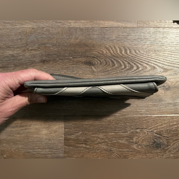 Relic wallet/wristlet - Picture 5 of 10